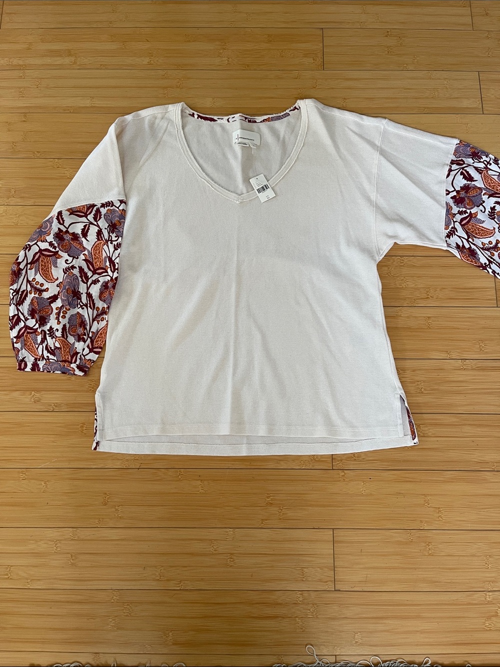 Anthropologie Women NWT Off  White VNeck Cotton Top with Floral Puff Sleeves XS